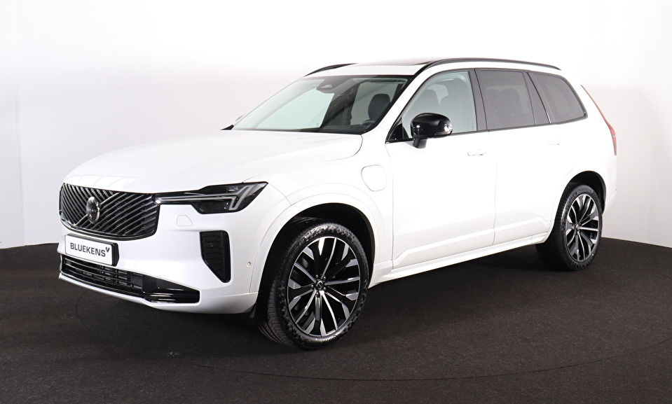 Volvo XC90 T8 Recharge AWD Plus Dark - Panorama/schuifdak - IntelliSafe Assist & Surround - 360º Camera - Harman/Kardon audio - Adaptieve LED koplampen - Verwarmde voorstoelen, stuur & achterbank - Parkeersensoren voor & achter - Elektr. bedienb. voorstoelen met geheugen - Head up display - Draadloze tel. lader - Extra getint glas - 21' LMV