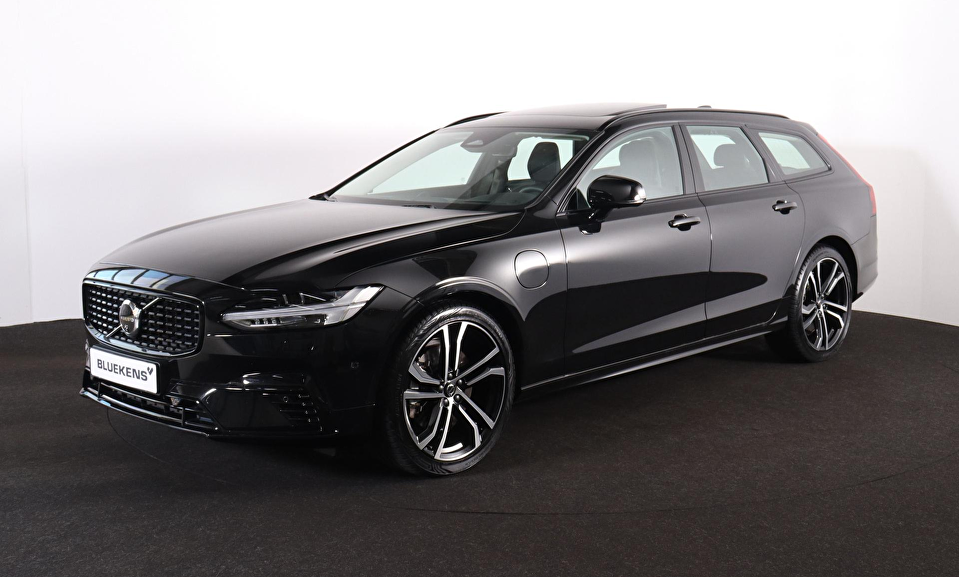 Volvo V90 T8 Recharge AWD Ultra Dark - Luchtvering - Panorama/schuifdak - IntelliSafe Assist & Surround - 360º Camera - Bowers & Wilkins audio - Adaptieve LED koplampen - Verwarmde voorstoelen, stuur & achterbank - Parkeersensoren voor & achter - Elektr. bedienb. voorstoelen met geheugen - Geventileerde voorstoelen - Head up display - Inklapbare trekhaak - 20' LMV