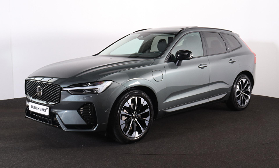 Volvo XC60 T6 Recharge AWD Ultra Dark - Luchtvering - Panorama/schuifdak - IntelliSafe Assist & Surround - 360º Camera - Harman/Kardon audio - Adaptieve LED koplampen - Verwarmde voorstoelen, stuur & achterbank - Parkeersensoren voor & achter - Elektr. bedienb. voorstoelen met geheugen - Head up display - Draadloze tel. lader - Extra getint glas - Inklapbare trekhaak - 20' LMV