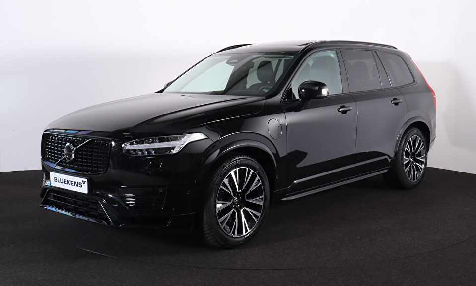 Volvo XC90 T8 Recharge AWD Ultimate Dark - Luchtvering - Panorama/schuifdak - IntelliSafe Assist & Surround - 360º Camera - Verwarmde voorstoelen, stuur & achterbank - Parkeersensoren voor & achter - Elektr. bedienb. voorstoelen met geheugen - Head up display - Draadloze tel. lader - Extra getint glas - Elektr. inklapbare trekhaak - 20' LMV