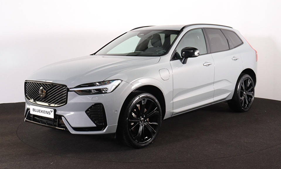 Volvo XC60 T6 Recharge AWD Plus Black Edition - Panorama/schuifdak - IntelliSafe Assist & Surround - 360º Camera - Harman Kardon audio - Adaptieve LED koplampen - Verwarmde voorstoelen, stuur & achterbank - Parkeersensoren voor & achter - Elektr. bedienb. voorstoelen met geheugen - Head up display - Draadloze tel. lader - Extra getint glas - Inklapbare trekhaak - 21' LMV