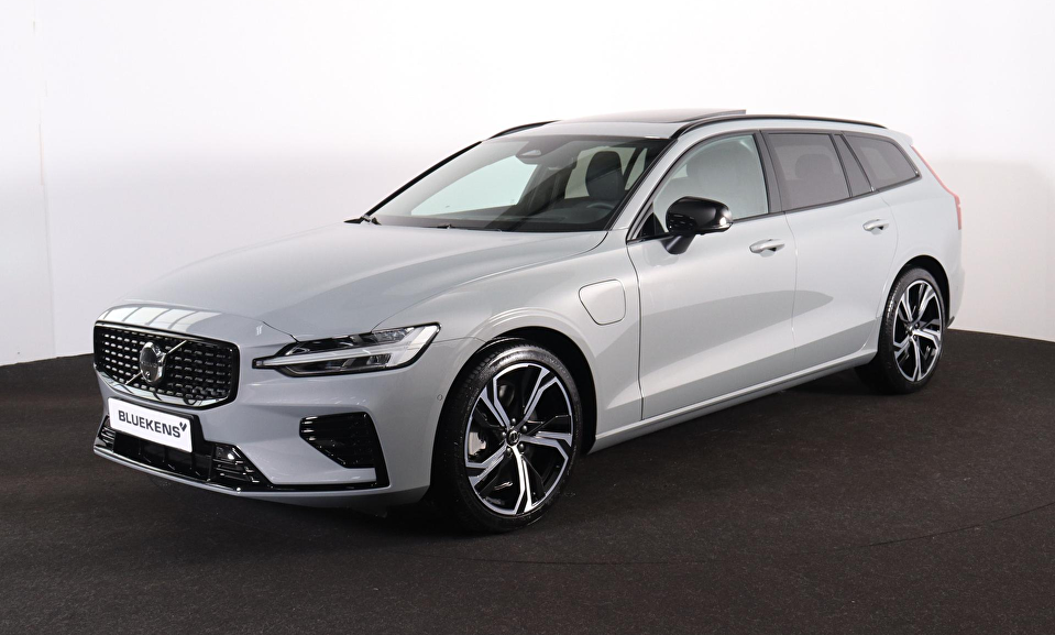 Volvo V60 T6 Recharge AWD Plus Dark - Panorama/schuifdak - IntelliSafe Assist & Surround - 360º Camera - Harman/Kardon audio - Verwarmde voorstoelen, stuur & achterbank - Parkeersensoren voor & achter - Elektr. bedienb. voorstoelen met geheugen - Head up display - Extra getint glas - 19' LMV