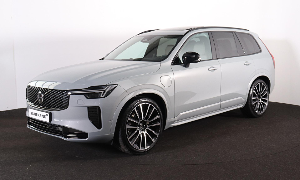 Volvo XC90 T8 Recharge AWD Ultra Dark Exec. Ed. - Luchtvering - Panorama/schuifdak - IntelliSafe Assist & Surround - 360º Camera - Bowers & Wilkins audio - Adaptieve LED koplampen - Verwarmde voorstoelen, stuur & achterbank - Parkeersensoren voor & achter - Elektr. bedienb. voorstoelen met geheugen - Head up display - Draadloze tel. lader - Extra getint glas - 22' LMV