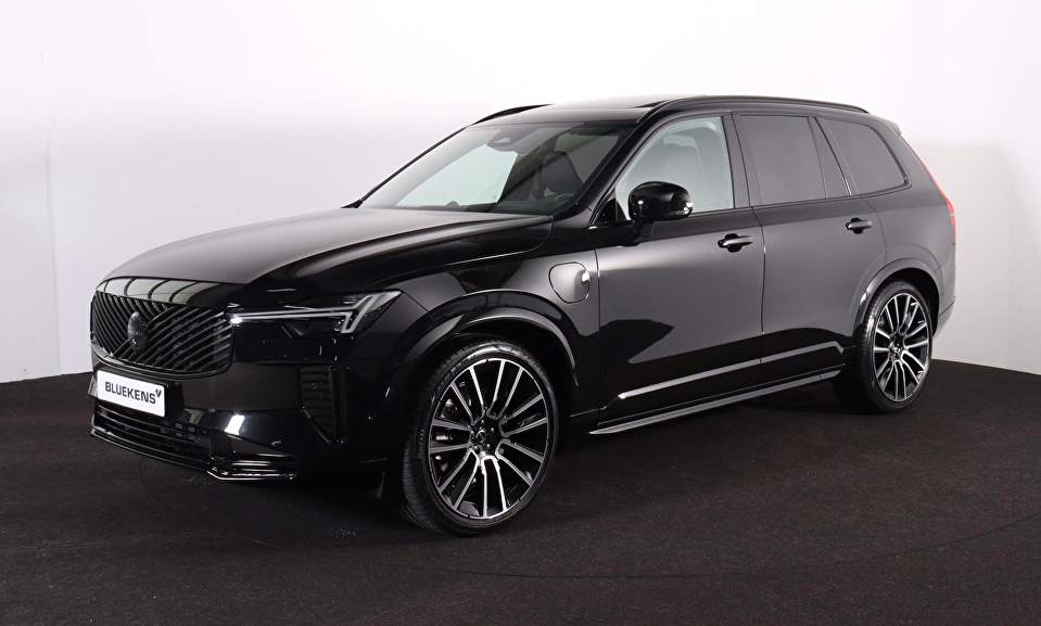 Volvo XC90 T8 Recharge AWD Ultra Black Ed. Exec. - Luchtvering - Panorama/schuifdak - IntelliSafe Assist & Surround - 360º Camera - Bowers & Wilkins audio - Adaptieve LED koplampen - Verwarmde voorstoelen, stuur & achterbank - Parkeersensoren voor & achter - Elektr. bedienb. voorstoelen met geheugen - Geventileerde voorstoelen - Head up display - Draadloze tel. lader - Extra getint glas - 22' LMV