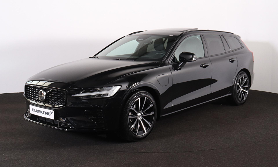 Volvo V60 T8 Recharge AWD Plus Dark - Panorama/schuifdak - IntelliSafe Assist & Surround - 360º Camera - Harman/Kardon audio - Verwarmde voorstoelen, stuur & achterbank - Parkeersensoren voor & achter - Elektr. bedienb. voorstoelen met geheugen - Head up display - Extra getint glas - Inklapbare trekhaak - 18' LMV
