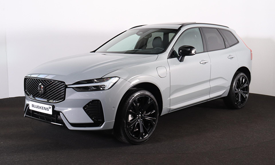 Volvo XC60 T6 Recharge AWD Plus Black Edition - Panorama/schuifdak - IntelliSafe Assist & Surround - 360º Camera - Harman/Kardon audio - Verwarmde voorstoelen, stuur & achterbank - Parkeersensoren voor & achter - Elektr. bedienb. voorstoelen met geheugen - Head up display - Draadloze tel. lader - Extra getint glas - 21' LMV