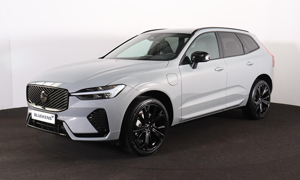 Volvo XC60 T6 Recharge AWD Plus Black Edition - IntelliSafe Assist & Surround - Harman Kardon audio - Verwarmde voorstoelen, stuur & achterbank - Parkeersensoren voor & achter - Elektr. bedienb. voorstoelen met geheugen - Draadloze tel. lader - Extra getint glas - 21' LMV