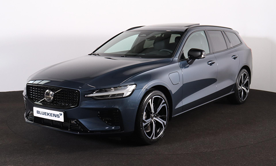 Volvo V60 T6 Recharge AWD Plus Dark - Panorama/schuifdak - IntelliSafe Assist & Surround - 360º Camera - Harman/Kardon audio - Verwarmde voorstoelen, stuur & achterbank - Parkeersensoren voor & achter - Elektr. bedienb. voorstoelen met geheugen - Head up display - Extra getint glas - 19' LMV