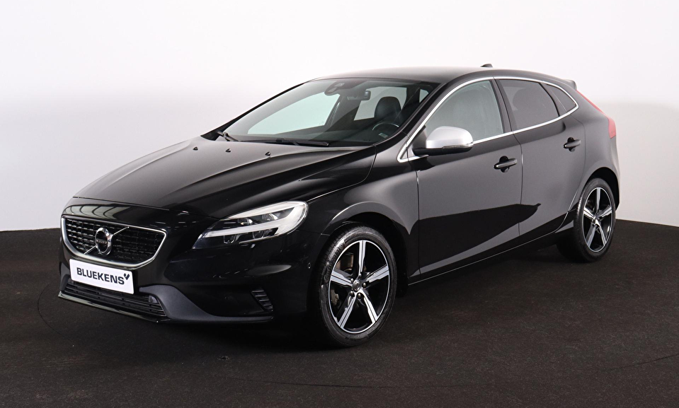 Volvo V40 T4 Business Sport - Panoramadak - Standkachel - Verwarmbare voorstoelen - Parkeercamera achter - Parkeersensoren voor & achter - Navigatie - High Performance Audio - Climate Control - Cruise Control - Getinte ruiten vanaf de B-stijl - 17 inch lichtmetalen velgen - City Safety