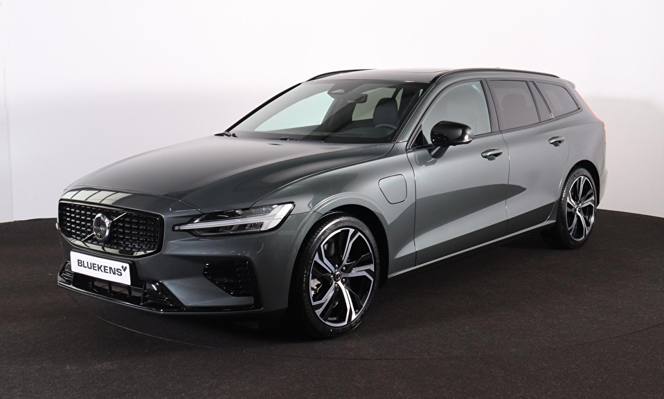 Volvo V60 T6 Recharge AWD Plus Dark - Panorama/schuifdak - IntelliSafe Assist & Surround - 360º Camera - Harman/Kardon audio - Verwarmde voorstoelen, stuur & achterbank - Parkeersensoren voor & achter - Elektr. bedienb. voorstoelen met geheugen - Head up display - Extra getint glas - 19' LMV