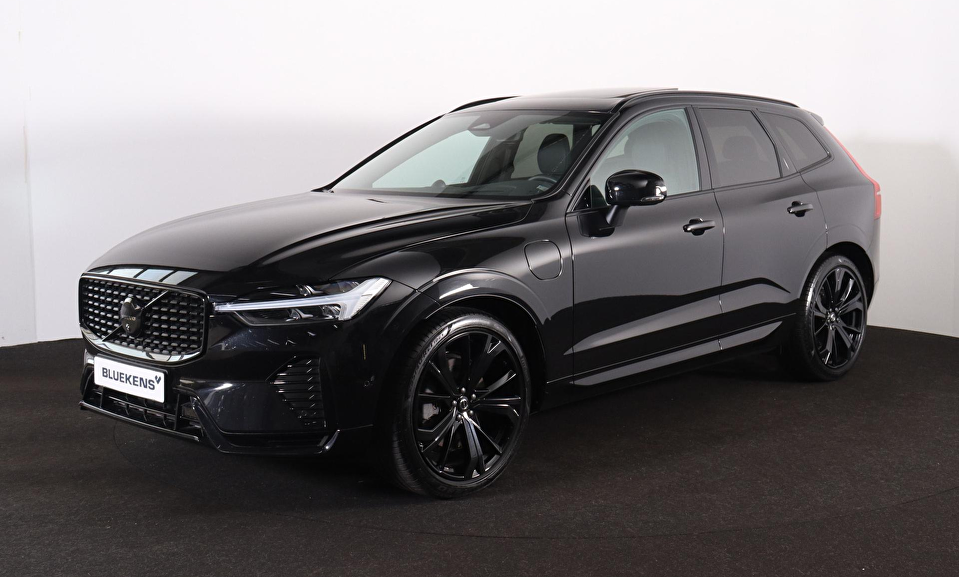 Volvo XC60 T6 Recharge AWD Ultra Black Edition - Luchtvering - Panorama/schuifdak - IntelliSafe Assist & Surround - 360º Camera - Bowers & Wilkins audio - Adaptieve LED koplampen - Verwarmde voorstoelen, stuur & achterbank - Parkeersensoren voor & achter - Elektr. bedienb. voorstoelen met geheugen - Extra getint glas - Inklapbare trekhaak - 21' LMV