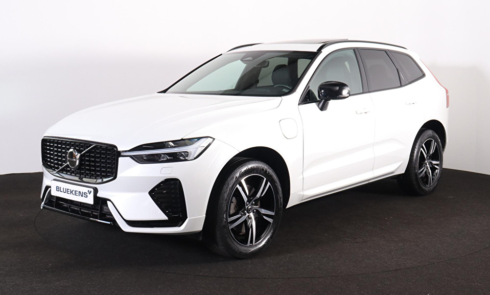 Volvo XC60 T6 Recharge AWD R-Design - Panorama/schuifdak - IntelliSafe Assist - Harman/Kardon audio - Adaptieve LED koplampen - Parkeercamera achter - Verwarmde voorstoelen, stuur & achterbank - Parkeersensoren voor & achter - Elektr. bedienb. voorstoelen met geheugen - Draadloze tel. lader - Extra getint glas - 19' LMV