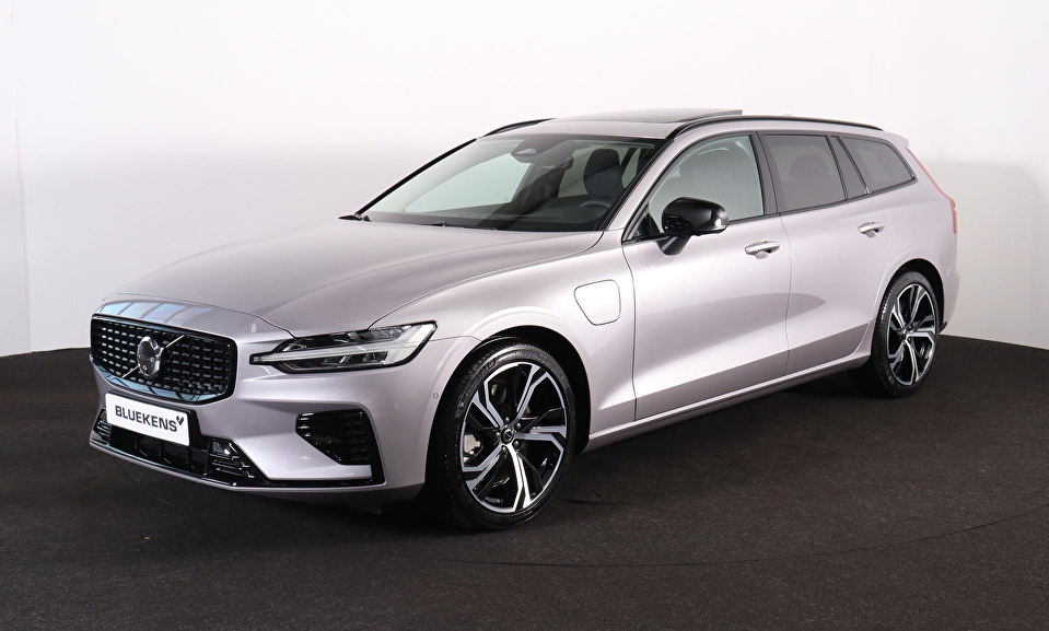 Volvo V60 T6 Recharge AWD Plus Dark - Panorama/schuifdak - IntelliSafe Assist & Surround - 360º Camera - Harman/Kardon audio - Verwarmde voorstoelen, stuur & achterbank - Parkeersensoren voor & achter - Elektr. bedienb. voorstoelen met geheugen - Head up display - Extra getint glas - 19' LMV