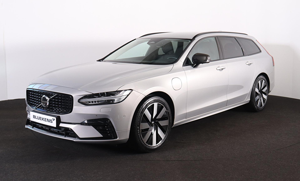 Volvo V90 T6 Recharge AWD Plus Dark - IntelliSafe Assist & Surround - 360º Camera - Adaptieve LED koplampen - Verwarmde voorstoelen, stuur & achterbank - Parkeersensoren voor & achter - Elektr. bedienb. voorstoelen met geheugen - Extra getint glas - Inklapbare trekhaak - 19' LMV