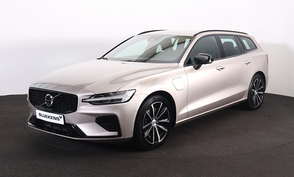 Volvo V60 T6 Recharge AWD Plus Dark - IntelliSafe Assist & Surround - 360º Camera - Harman/Kardon audio - Verwarmde voorstoelen, stuur & achterbank - Parkeersensoren voor & achter - Elektr. bedienb. voorstoelen met geheugen - Elektr. inklapbare trekhaak - 18' LMV