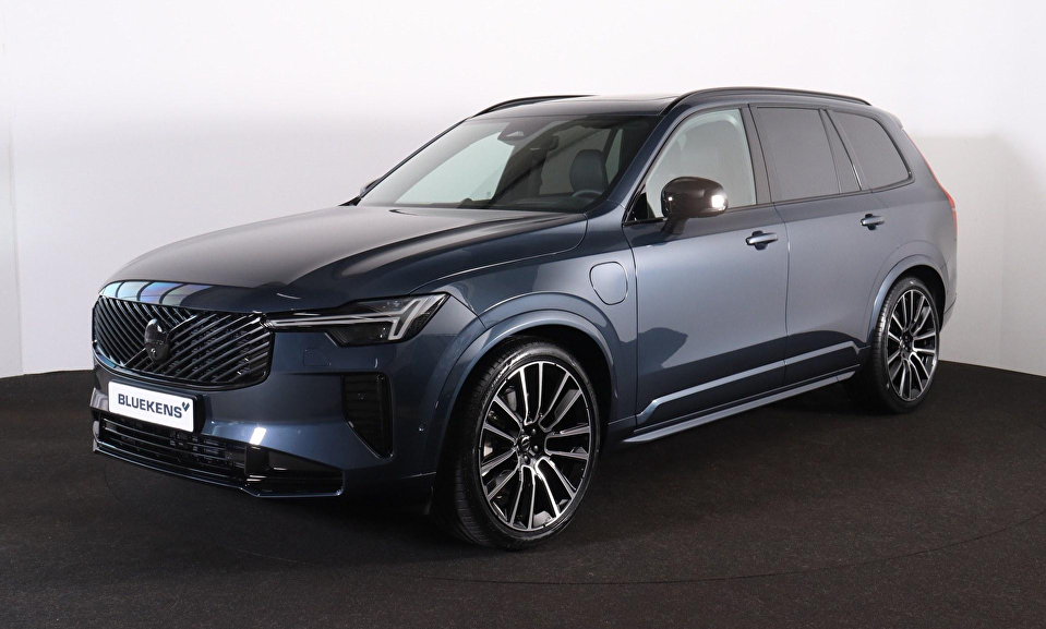 Volvo XC90 T8 Recharge AWD Ultra Black Ed. Exec. - Luchtvering - Panorama/schuifdak - IntelliSafe Assist & Surround - 360º Camera - Bowers & Wilkins audio - Adaptieve LED koplampen - Verwarmde voorstoelen, stuur & achterbank - Parkeersensoren voor & achter - Elektr. bedienb. voorstoelen met geheugen - Geventileerde voorstoelen - Head up display - Draadloze tel. lader - Extra getint glas - 22' LMV