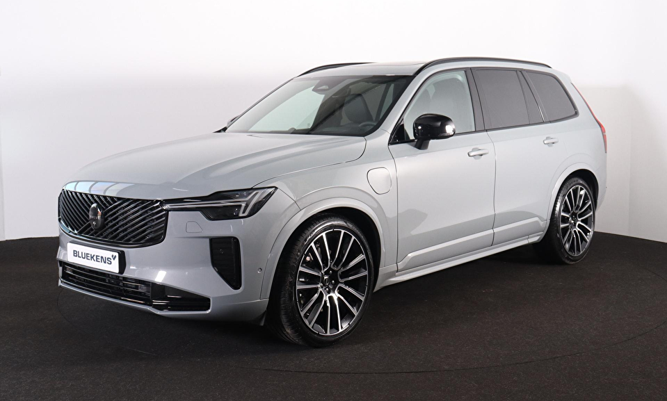 Volvo XC90 T8 Recharge AWD Ultra Black Ed. Exec. - Luchtvering - Panorama/schuifdak - IntelliSafe Assist & Surround - 360º Camera - Bowers & Wilkins audio - Adaptieve LED koplampen - Verwarmde voorstoelen, stuur & achterbank - Parkeersensoren voor & achter - Elektr. bedienb. voorstoelen met geheugen - Geventileerde voorstoelen - Head up display - Draadloze tel. lader - Extra getint glas - 22' LMV