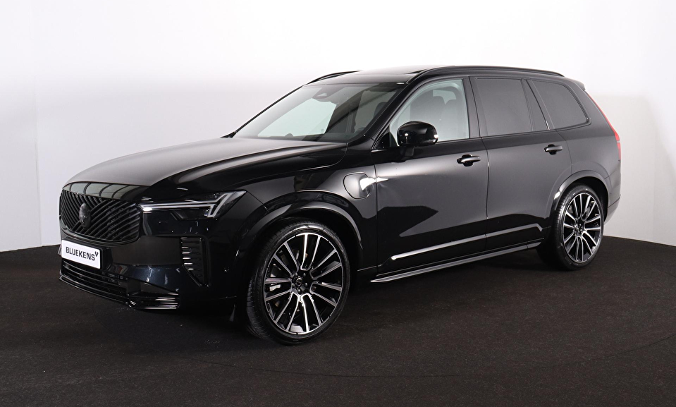 Volvo XC90 T8 Recharge AWD Ultra Black Ed. Exec. - Luchtvering - Panorama/schuifdak - IntelliSafe Assist & Surround - 360º Camera - Bowers & Wilkins audio - Adaptieve LED koplampen - Verwarmde voorstoelen, stuur & achterbank - Parkeersensoren voor & achter - Elektr. bedienb. voorstoelen met geheugen - Geventileerde voorstoelen - Head up display - Draadloze tel. lader - Extra getint glas - 22' LMV
