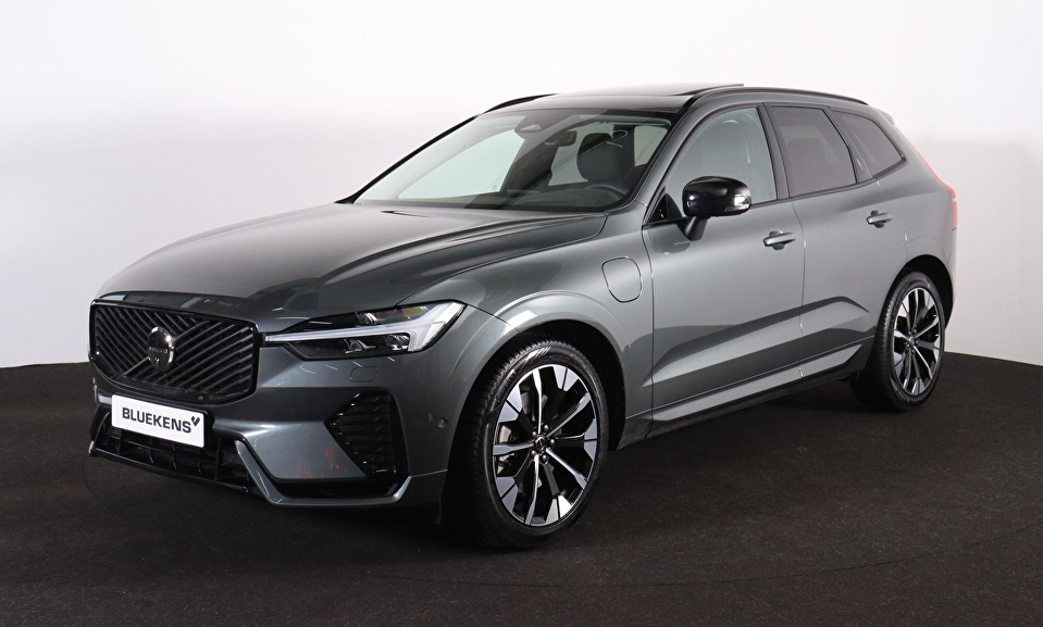 Volvo XC60 T6 Recharge AWD Ultra Dark - Luchtvering - Panorama/schuifdak - IntelliSafe Assist & Surround - 360º Camera - Harman/Kardon audio - Adaptieve LED koplampen - Verwarmde voorstoelen, stuur & achterbank - Parkeersensoren voor & achter - Elektr. bedienb. voorstoelen met geheugen - Head up display - Draadloze tel. lader - Extra getint glas - Inklapbare trekhaak - 20' LMV