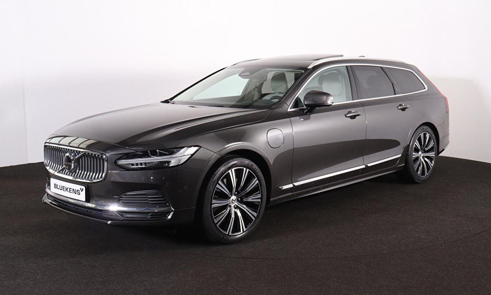 Volvo V90 T6 Recharge AWD Ultimate Bright - Panorama/schuifdak - IntelliSafe Assist & Surround - 360º Camera - Harman/Kardon audio - Adaptieve LED koplampen - Verwarmde voorstoelen, stuur & achterbank - Parkeersensoren voor & achter - Elektr. bedienb. voorstoelen met geheugen - Head up display - Extra getint glas - Inklapbare trekhaak - 19' LMV