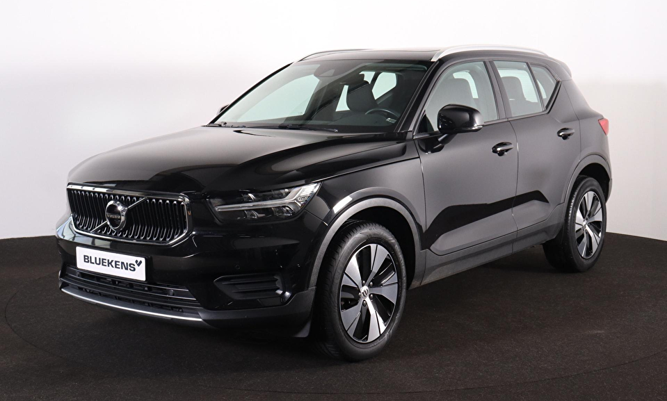 Volvo XC40 T2 Momentum Business - Panorama/schuifdak - IntelliSafe Assist - Parkeercamera achter - Verwarmde voorstoelen & stuur - Parkeersensoren voor & achter - Draadloze tel. lader - 18' LMV